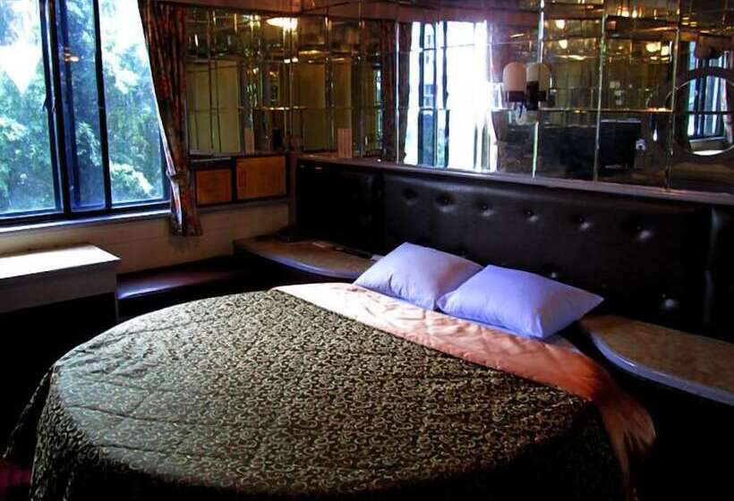 اتاق استاندارد, One Plus One