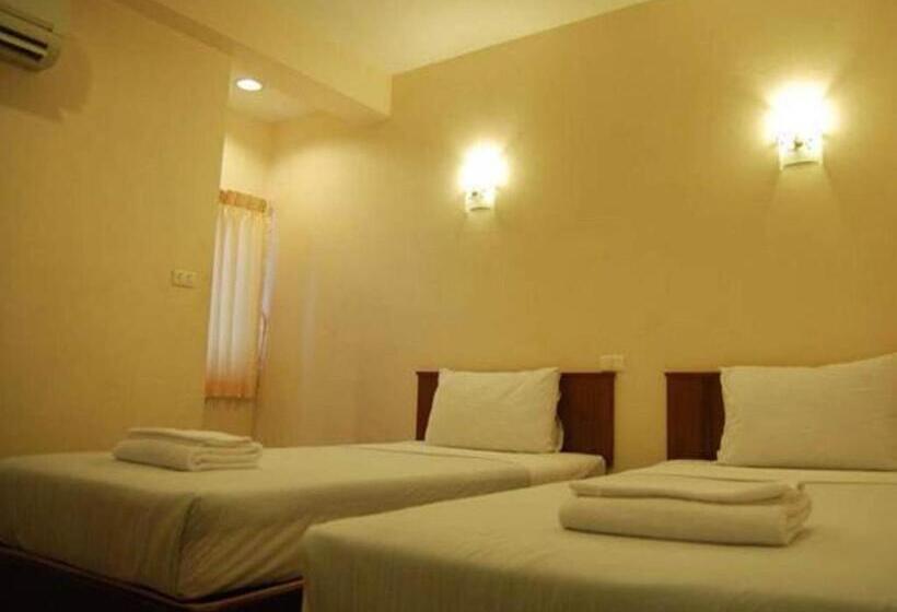 اتاق استاندارد سه نفره, Rambuttri House