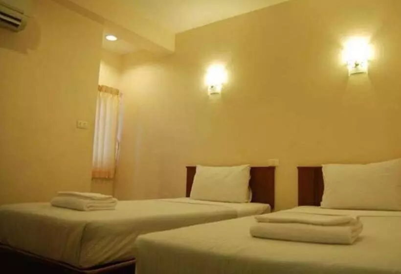 اتاق استاندارد سه نفره, Rambuttri House