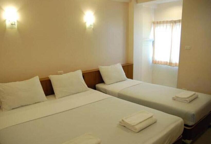 اتاق استاندارد سه نفره, Rambuttri House