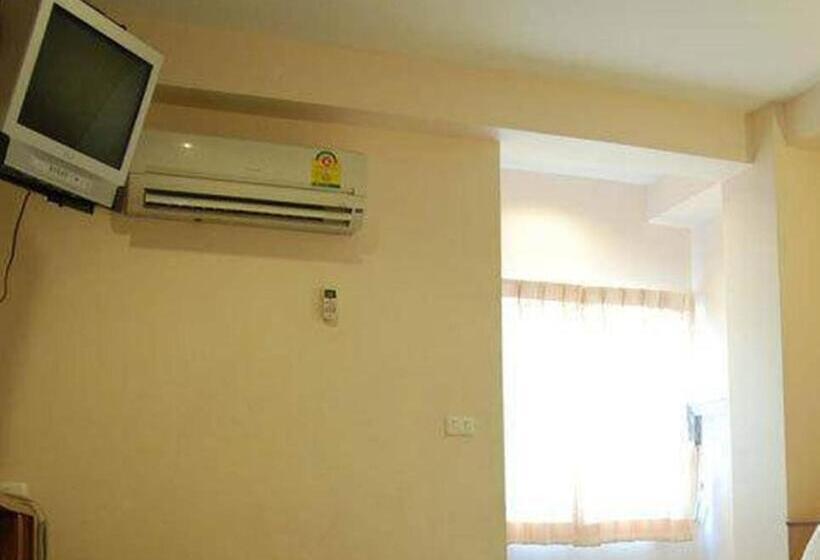 اتاق استاندارد سه نفره, Rambuttri House
