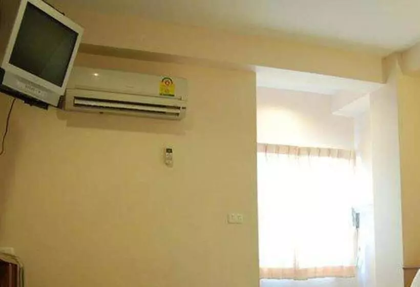 اتاق استاندارد سه نفره, Rambuttri House