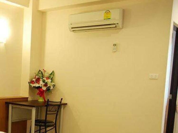 اتاق لوکس, Rambuttri House