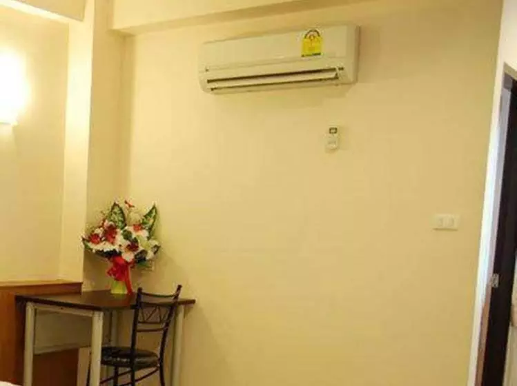 اتاق لوکس, Rambuttri House