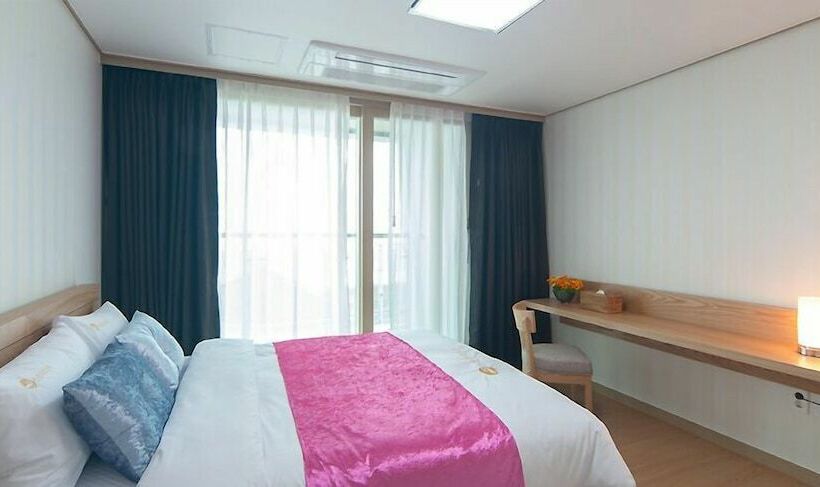 غرفة قياسية, Swansea