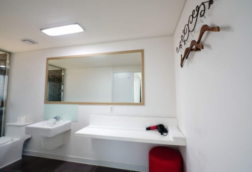 غرفة ديلوكس, Swansea