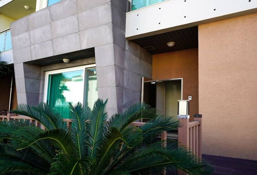 غرفة عائلية, Swansea