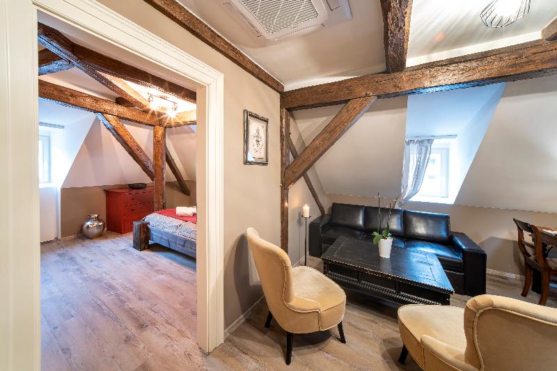 اتاق لوکس, Thanh Binh Trade Union