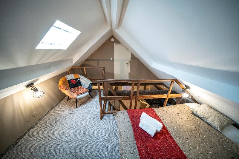 اتاق لوکس, Thanh Binh Trade Union