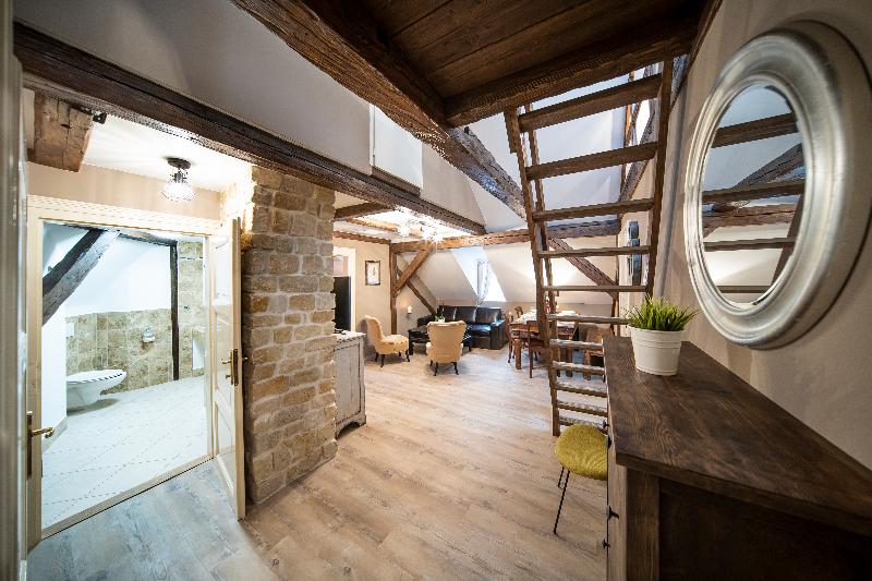 اتاق لوکس, Thanh Binh Trade Union