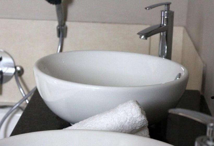 直达温泉标准间, La Villa Vita