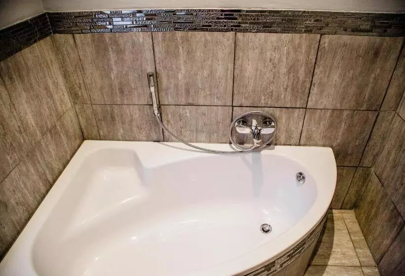 キングサイズベッドのスイートルーム, Nauntons Guest House