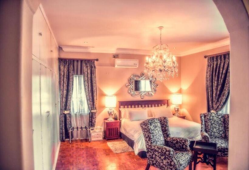 מיטת קינג בסוויטה, Nauntons Guest House