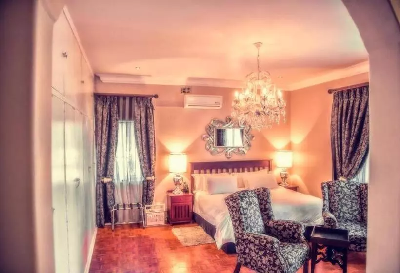 キングサイズベッドのスイートルーム, Nauntons Guest House