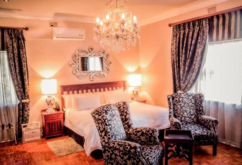 מיטת קינג בסוויטה, Nauntons Guest House