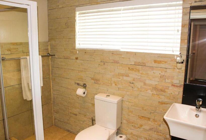 חדר משפחתי, Nauntons Guest House