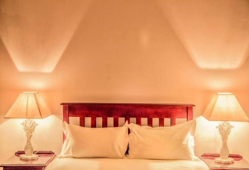 חדר משפחתי, Nauntons Guest House