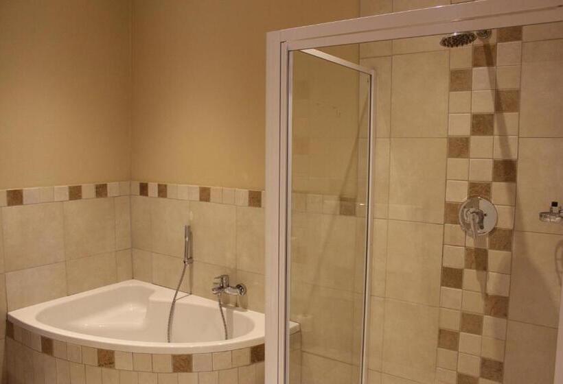 חדר משפחתי נוף לגינה, Nauntons Guest House