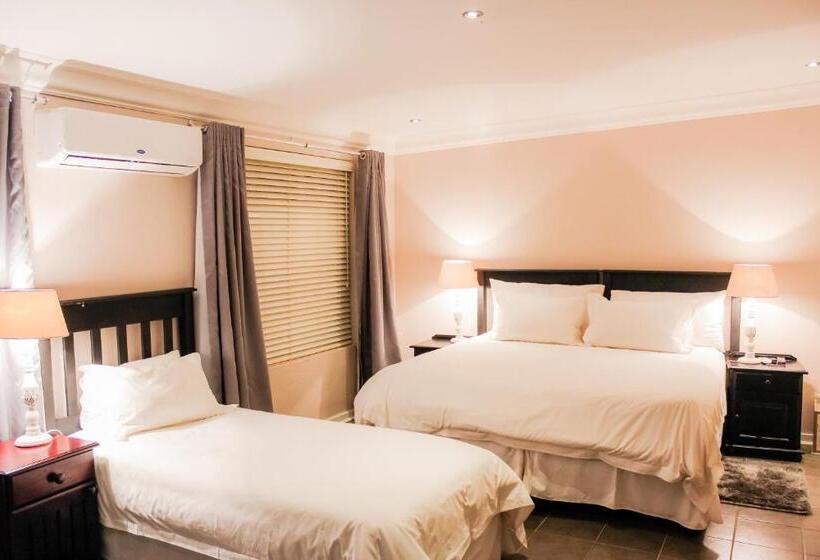 חדר משפחתי נוף לגינה, Nauntons Guest House