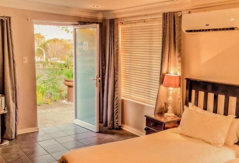 חדר משפחתי נוף לגינה, Nauntons Guest House