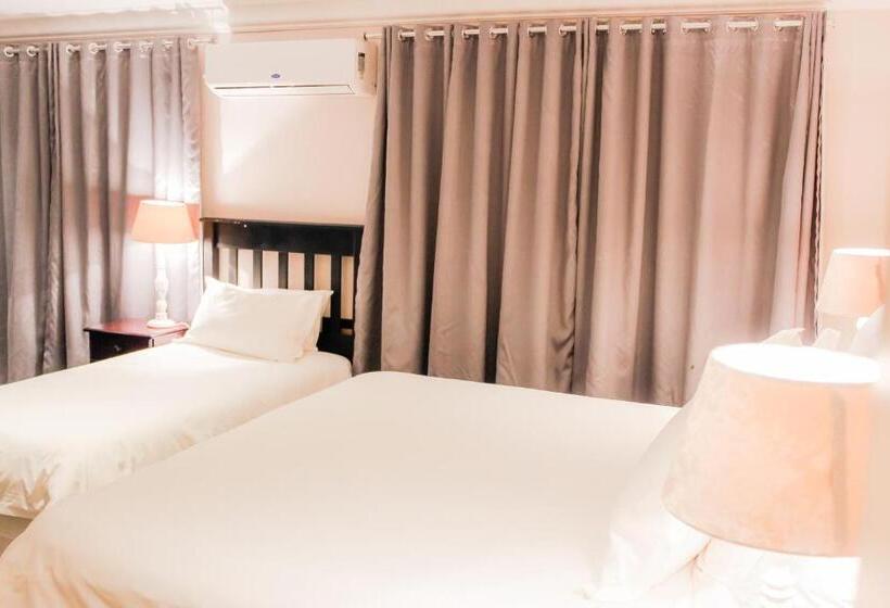 חדר משפחתי נוף לגינה, Nauntons Guest House