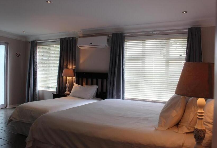 חדר משפחתי נוף לגינה, Nauntons Guest House