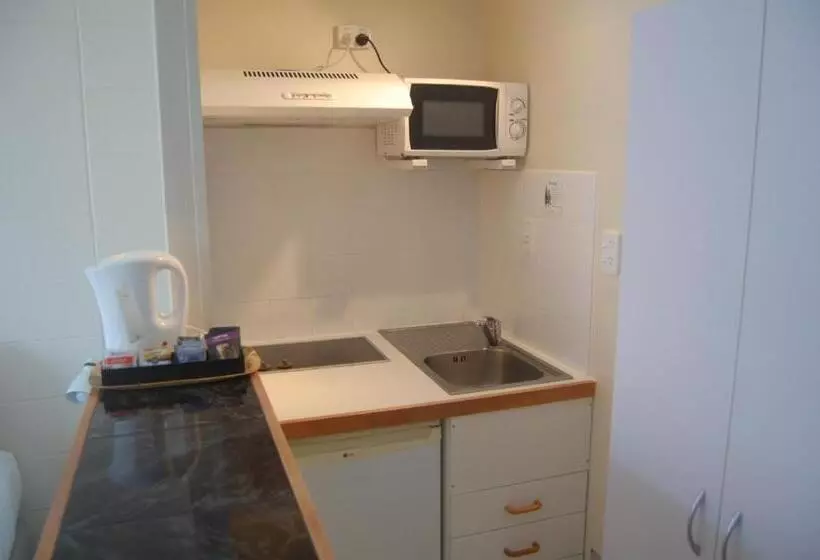 استودیوی استاندارد, Rotorua Motel