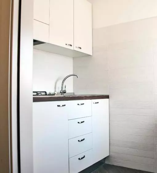 استودیوی استاندارد, B&b Ghala
