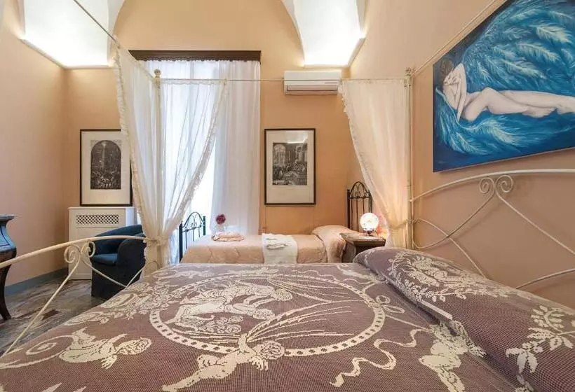 آپارتمان یک خوابه با دری مشترک که هال را جدا می کند., Palazzo Osanna