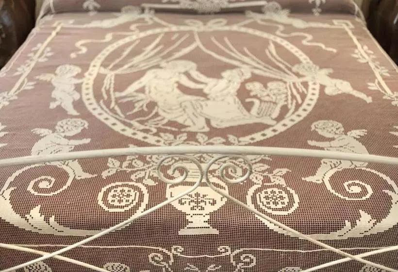 آپارتمان یک خوابه با دری مشترک که هال را جدا می کند., Palazzo Osanna