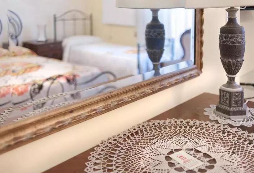 اتاق استاندارد سه نفره, Palazzo Osanna