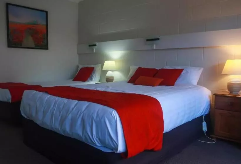 استودیوی استاندارد, Fiesta Court Motel