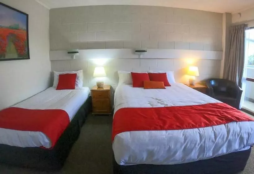 استودیوی استاندارد, Fiesta Court Motel
