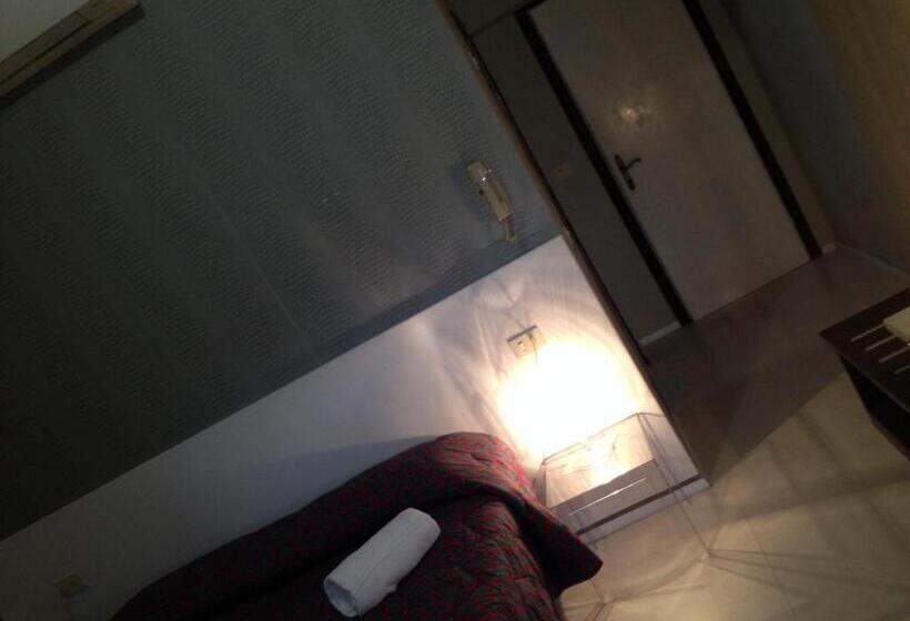 标准三人间, Casa Lupi