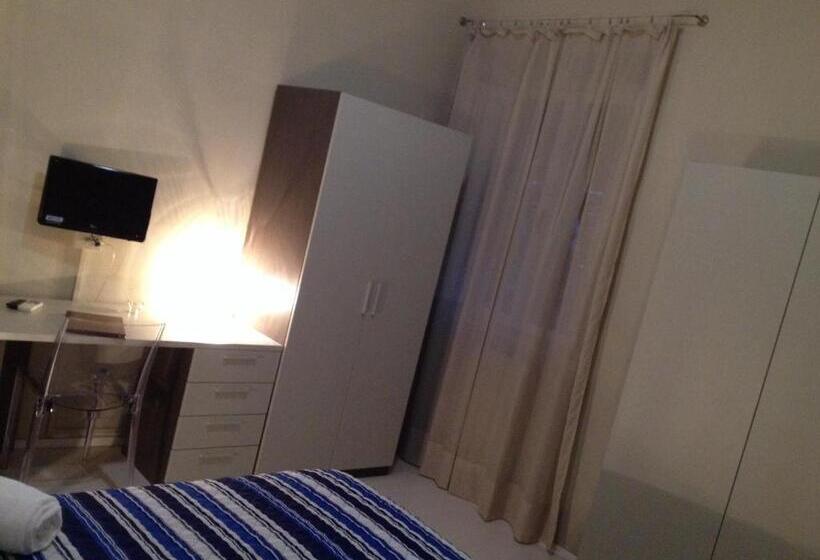 标准三人间, Casa Lupi