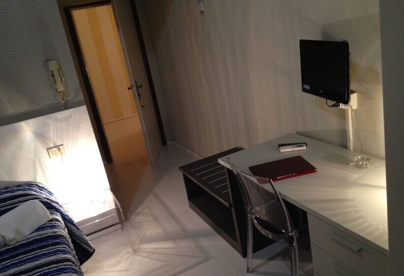 标准三人间, Casa Lupi