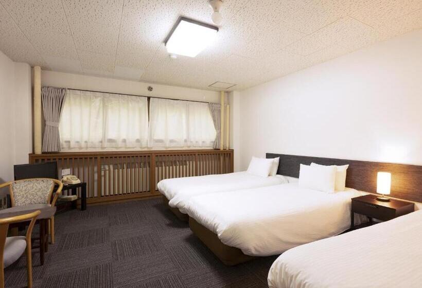 バスルーム共有のトリプルスタンダード, Chalet Shiga