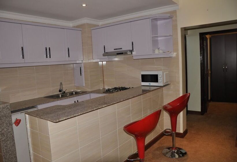 سوئیت برای معلولان, Great Seasons