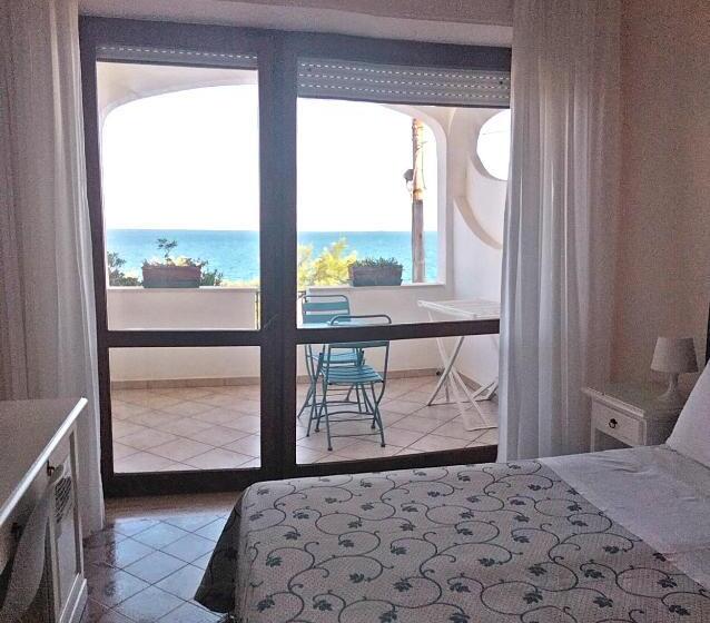 Номер Стандарт Вид на Море, Il Vascello