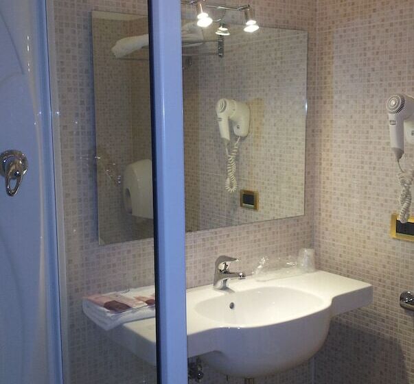 수피리어 룸, Valentino