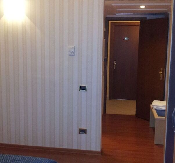 수피리어 룸, Valentino