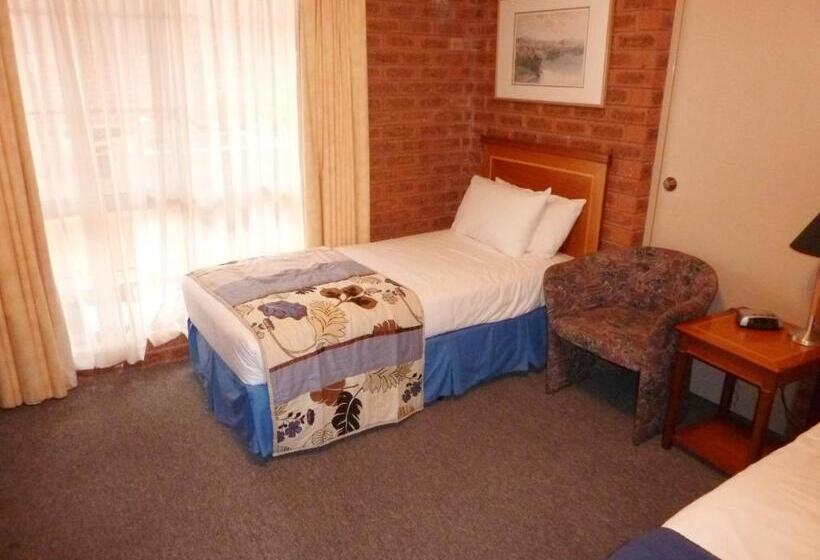 스탠다드 트리플 룸, Central Yarrawonga Motor Inn