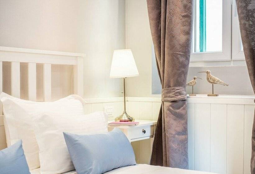 클래식 스튜디오, Serenity Split Apartments