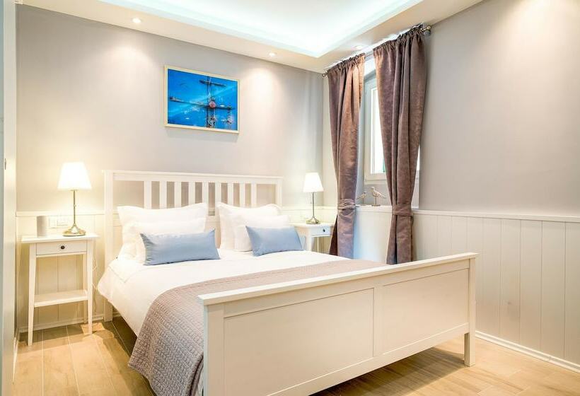クラシックスタジオ, Serenity Split Apartments