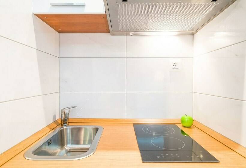 经典工作室, Serenity Split Apartments