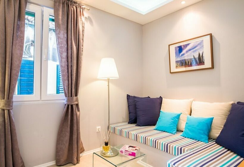 高级工作室, Serenity Split Apartments
