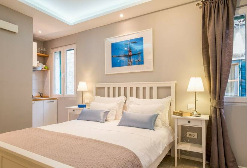 スーペリアスタジオ, Serenity Split Apartments