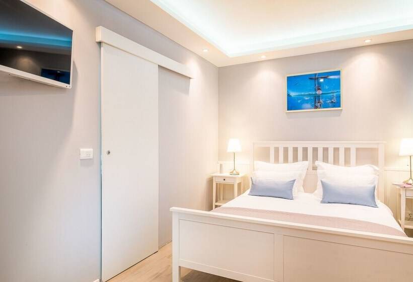 클래식 스튜디오, Serenity Split Apartments