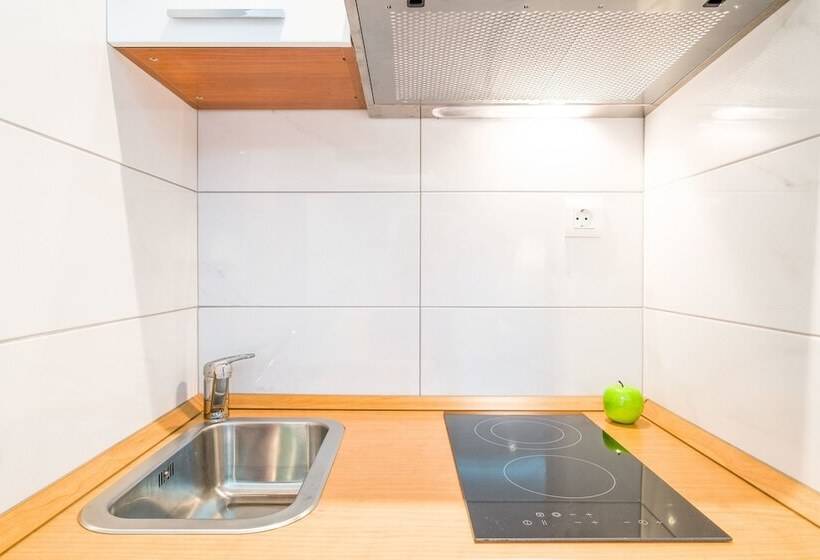 经典工作室, Serenity Split Apartments