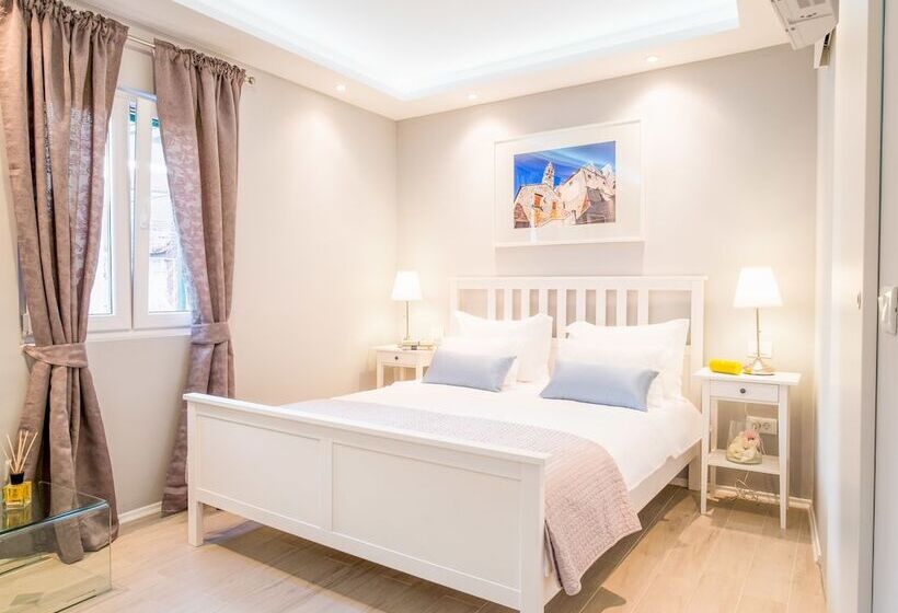 디럭스 스튜디오, Serenity Split Apartments